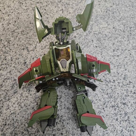 Takara Tomy TL-35 Transformers Legacy Skyquake